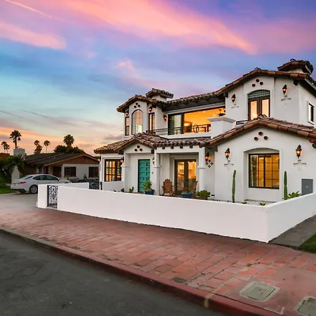 Inviting 3Br Space With Firepit